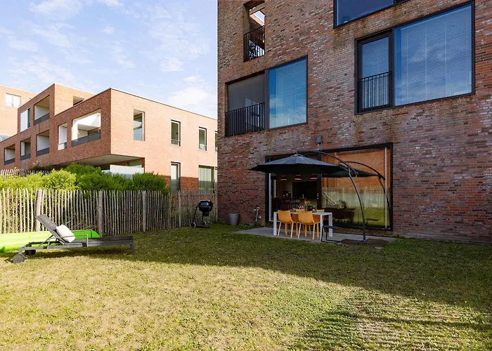 Huswell - Cozy Beach Apartment With Garden